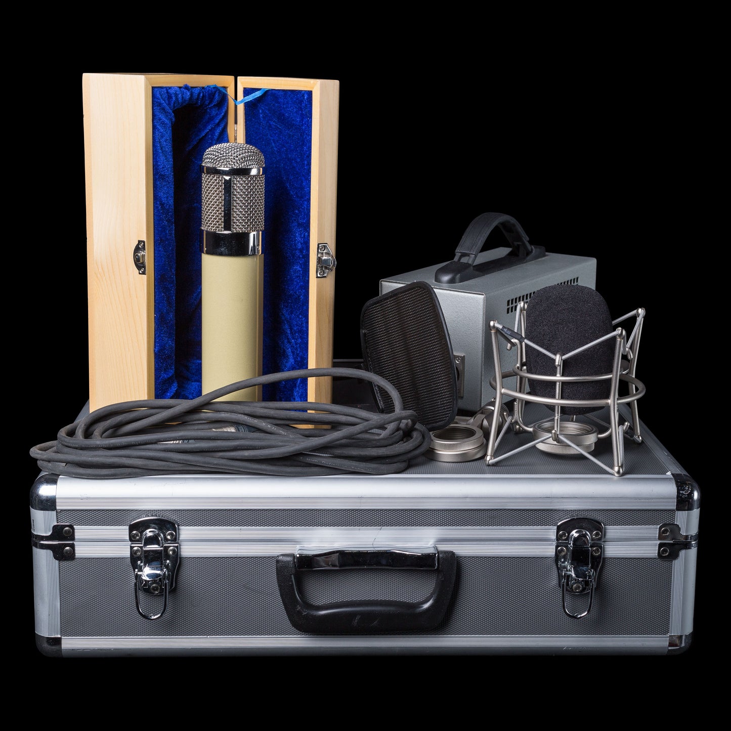 ADK Z 251 Microphone with Case, Power Supply and Pop Filter (C101453)