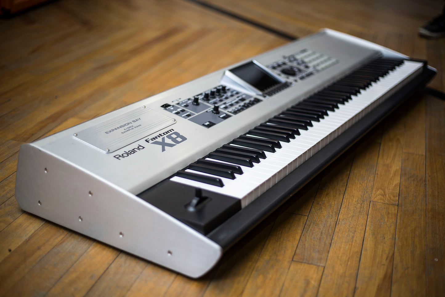 Roland Fantom X8 Synthesizer Workstation with 88 Weighted Keys (FANTOMX8)