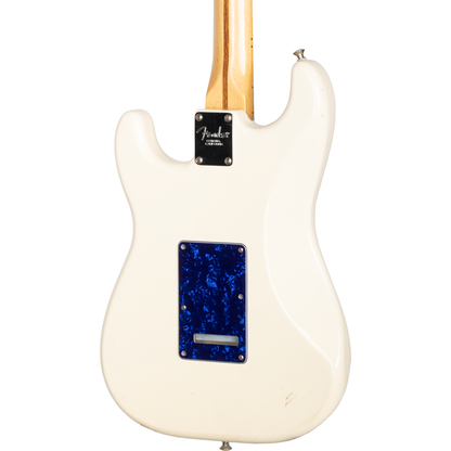 Fender Standard Stratocaster - Maple Fingerboard, Arctic White