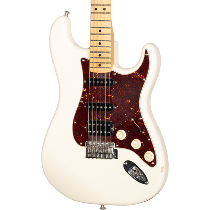 Fender Standard Stratocaster - Maple Fingerboard, Arctic White
