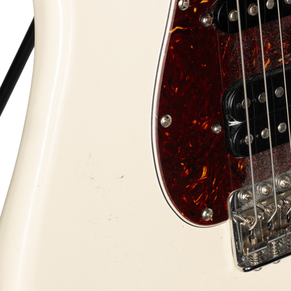 Fender Standard Stratocaster - Maple Fingerboard, Arctic White