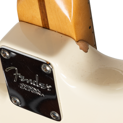 Fender Standard Stratocaster - Maple Fingerboard, Arctic White