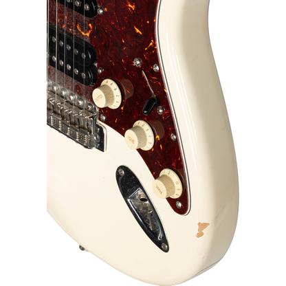 Fender Standard Stratocaster - Maple Fingerboard, Arctic White