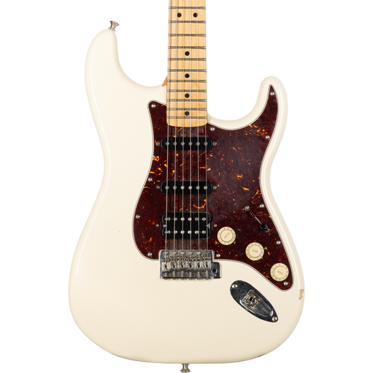 Fender Standard Stratocaster - Maple Fingerboard, Arctic White