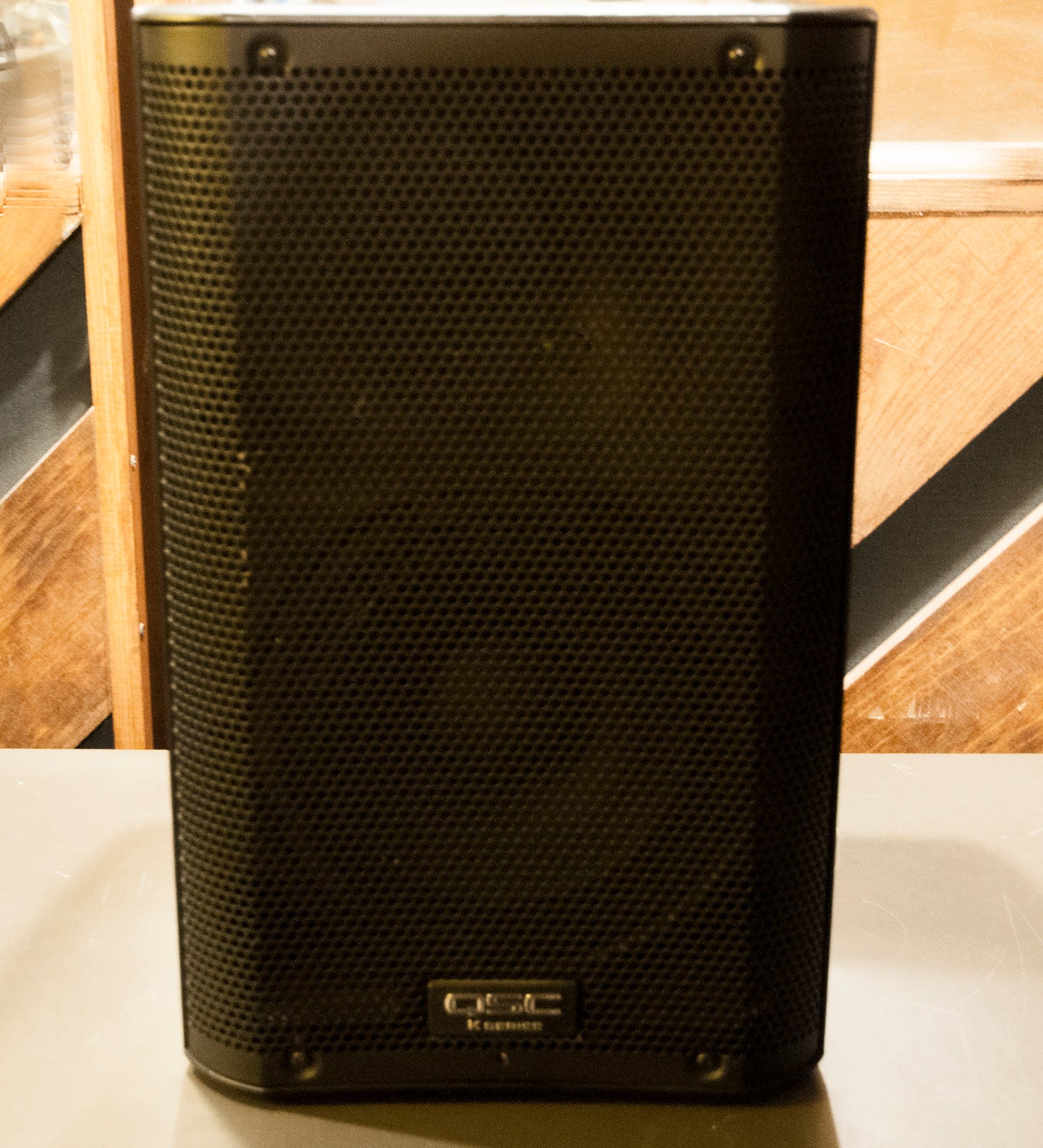QSC K8 Powered Speaker with Bag (K8)
