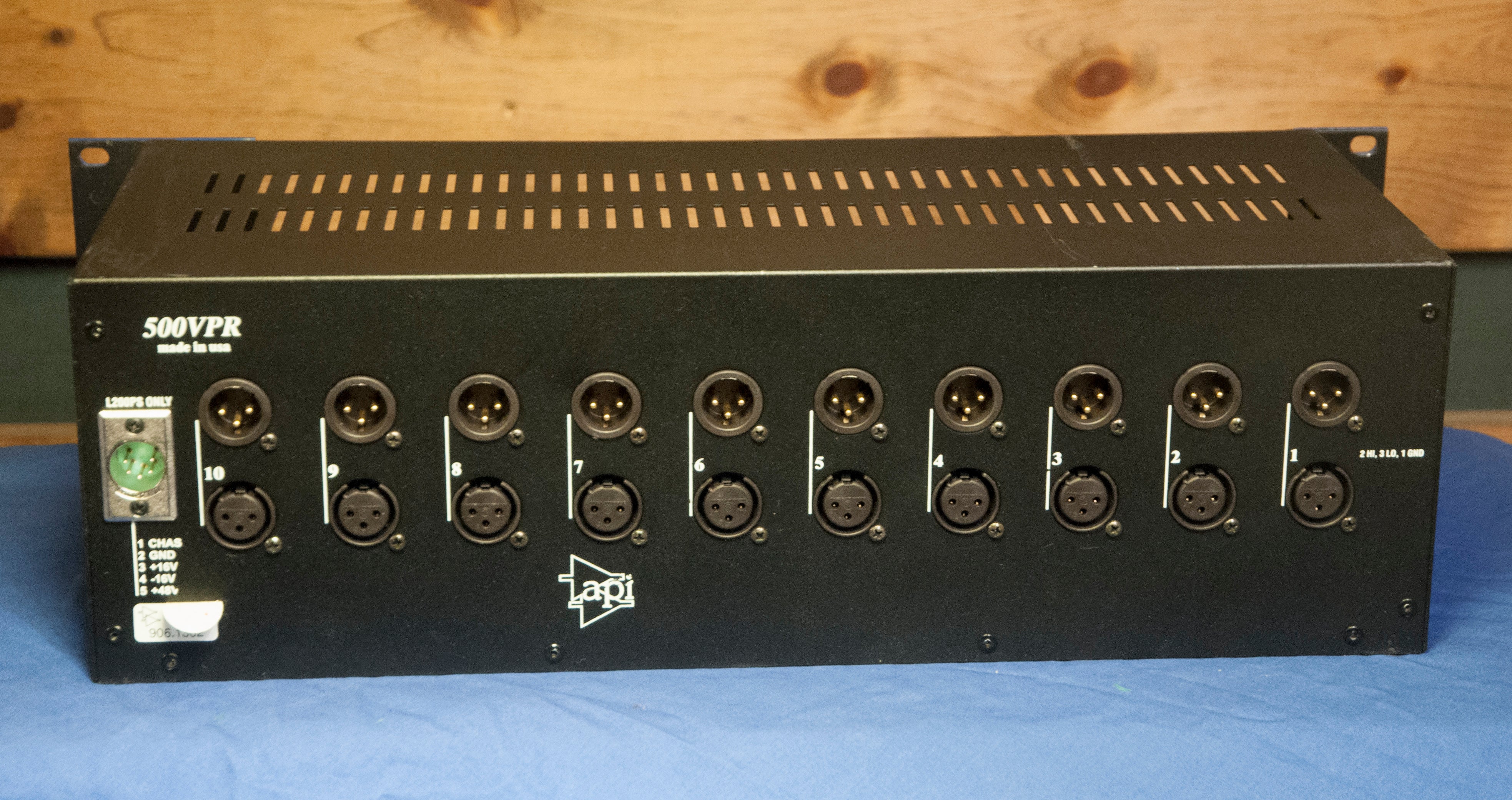 API 10 Slot 500-Series Rack w/ l200 Psu (C101680) – Alto Music