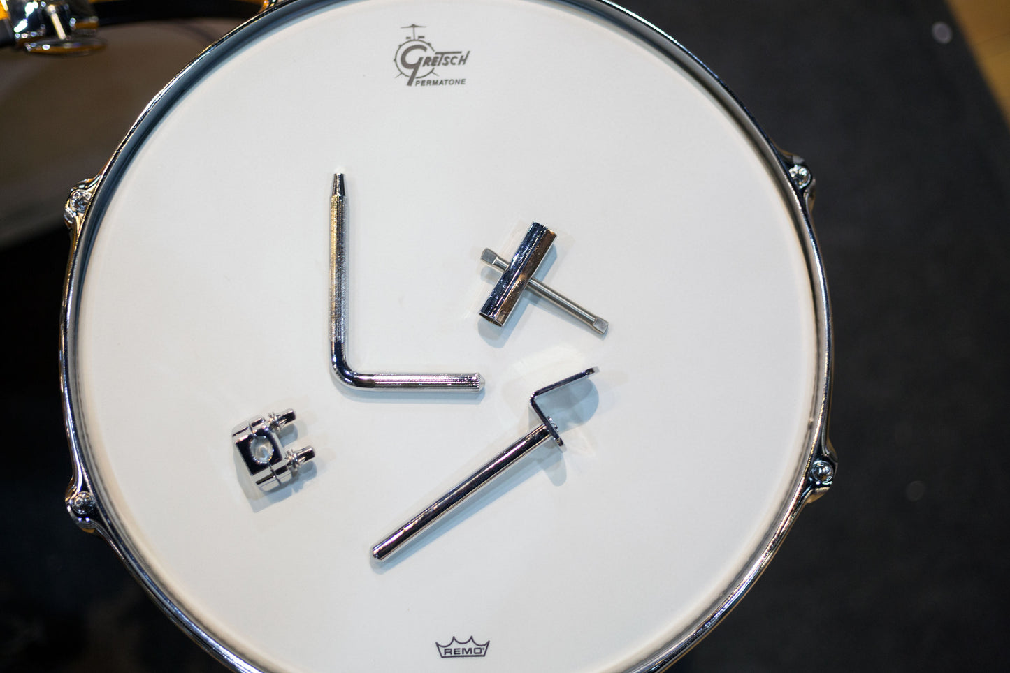 Gretsch Broadkaster with Vintage Specs in Gold Sparkle Nitron Wrap (GKNT204022)