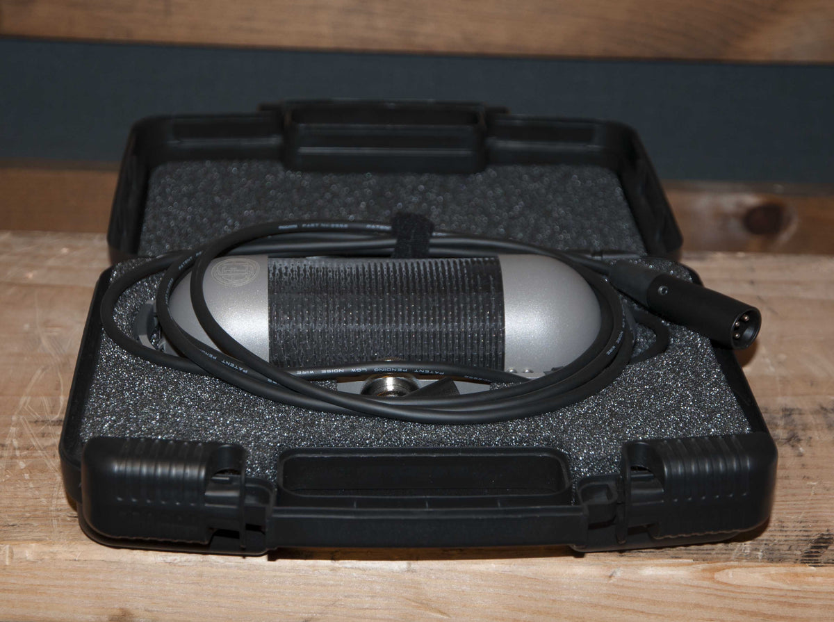 Microphpne Geometry AEA R92 Large Ribbon Geometry Instrument Microphone – Alto Music