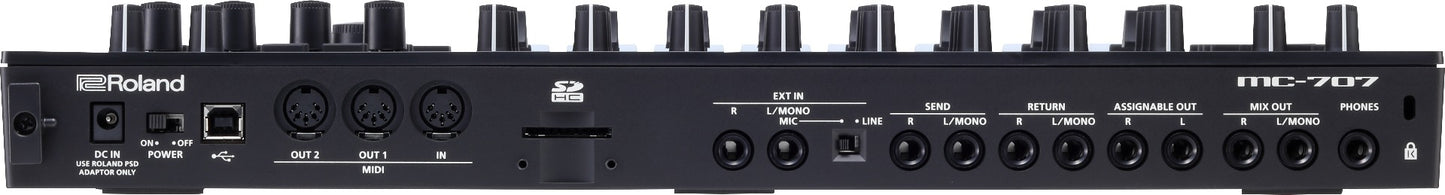 Roland MC-707 Groovebox